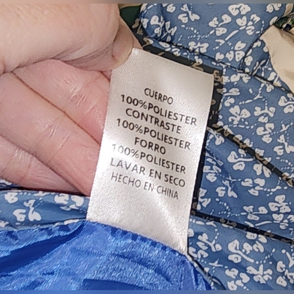 Blue Floral Quilted Vest With Hood. Size Large. - Picture 9 of 9